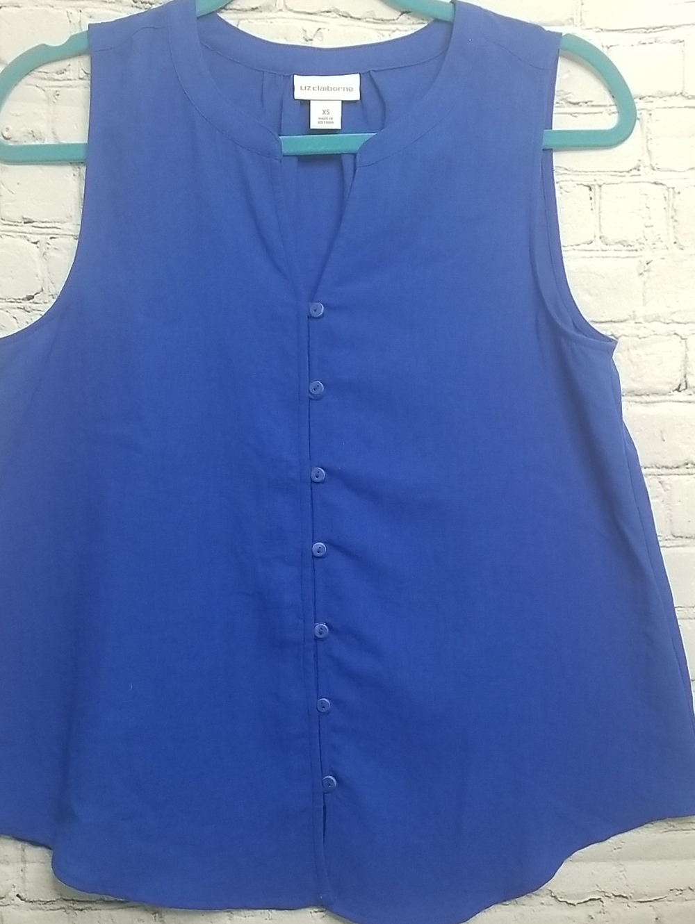 Liz Claiborne womens top size XSmall vneck buttondown sleeveless EUC